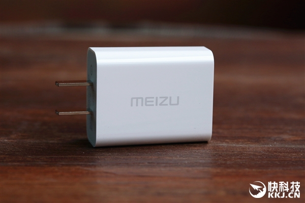 骁龙636/1799元起！魅蓝E3香槟金版开箱图赏