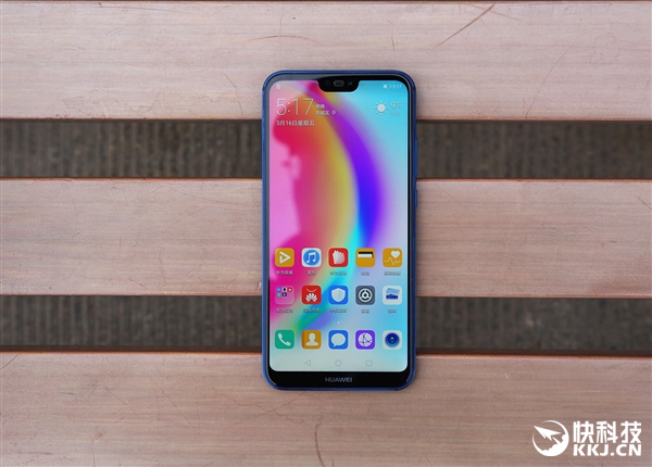 iPhone X侧目!华为nova 3e开箱图赏:双玻璃刘海屏