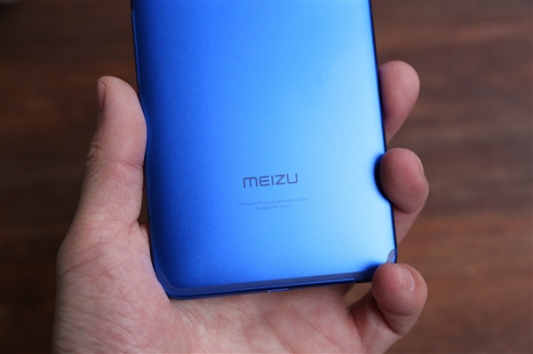 魅蓝E3丹青版首发开箱图赏：这配色贼骚