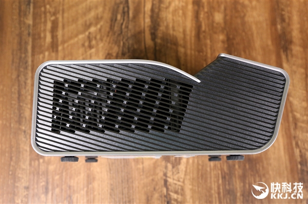 距33cm即投80英寸！LG便携式短焦投影仪LG PH450开箱图赏