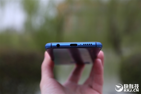 iPhone X侧目!华为nova 3e开箱图赏:双玻璃刘海屏