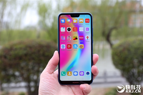 iPhone X侧目!华为nova 3e开箱图赏:双玻璃刘海屏