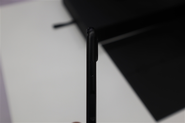 歼-20灵魂附体魅蓝E3：看一眼热血沸腾！