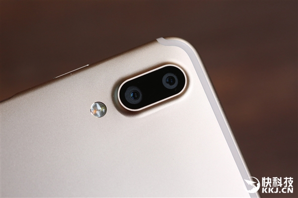 骁龙636/1799元起！魅蓝E3香槟金版开箱图赏