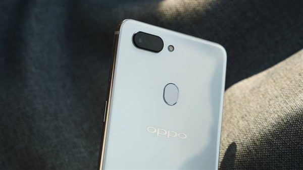 预约量超4600万 OPPO R15即将开卖：2999元起售