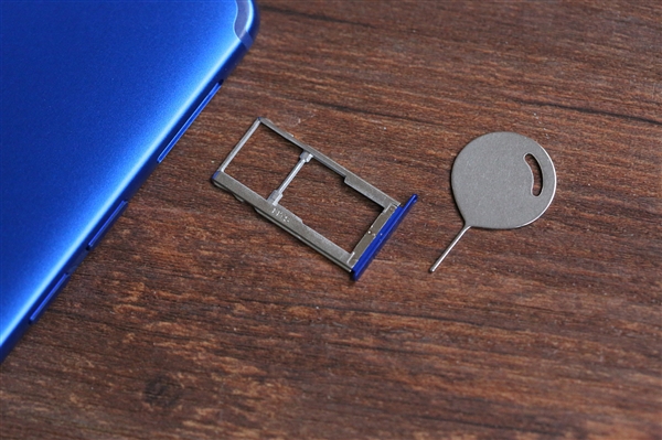 魅蓝E3丹青版首发开箱图赏：这配色贼骚