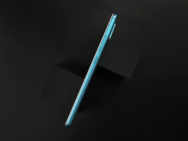 红米Note 5图赏：多彩配色颜值不俗