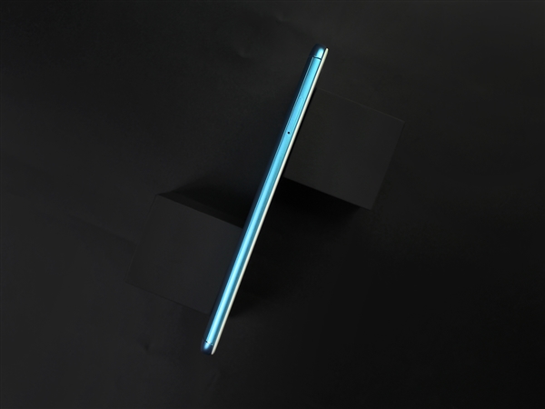 红米Note 5图赏：多彩配色颜值不俗