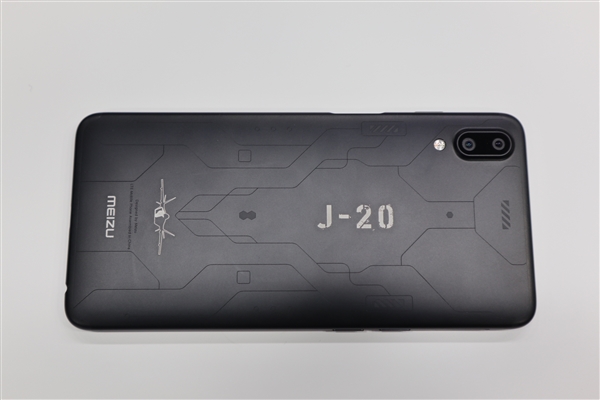 歼-20灵魂附体魅蓝E3：看一眼热血沸腾！