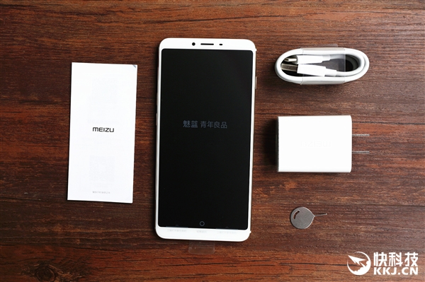 骁龙636/1799元起！魅蓝E3香槟金版开箱图赏