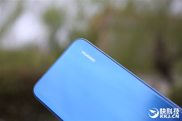 iPhone X侧目!华为nova 3e开箱图赏:双玻璃刘海屏