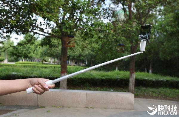 139元的拍照神物！荣耀月光棒自拍杆评测