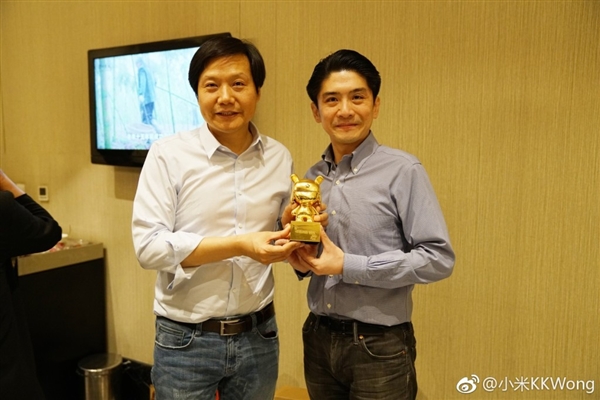 小米两位创始人离开：雷军欢送场面感人