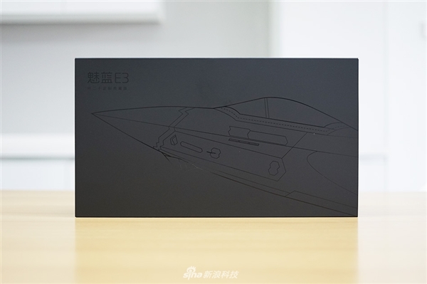 魅蓝E3歼-20定制典藏版开箱：颜值爆表
