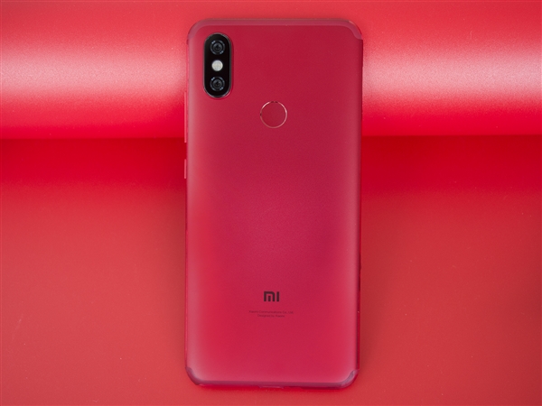 小米6X开箱图赏:“杨柳腰”设计握感上佳