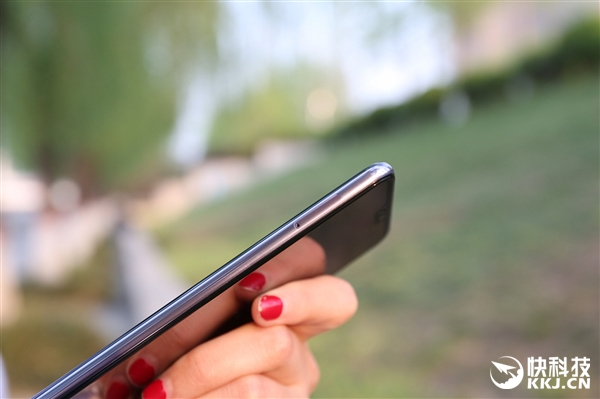 7000元！华为P20 Pro开箱图赏：渐变配色美呆了