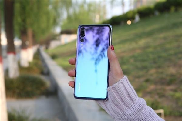 华为携手导演王潮歌 P20系列国内发布会打造科技与艺术视觉盛宴