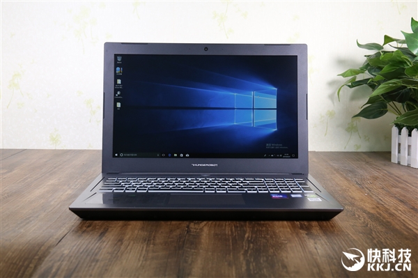 8代U+1060!雷神911M星耀版游戏本开箱图赏