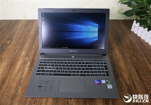 8代U+1060!雷神911M星耀版游戏本开箱图赏