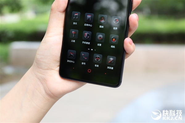 努比亚红魔游戏手机开箱图赏：四种RGB灯效