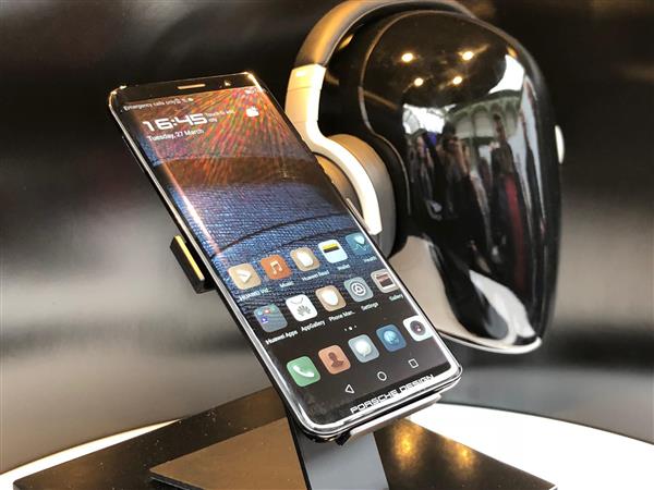 奢华品质与前沿科技的碰撞 华为MateRS保时捷设计成2018手机行业最强记忆点