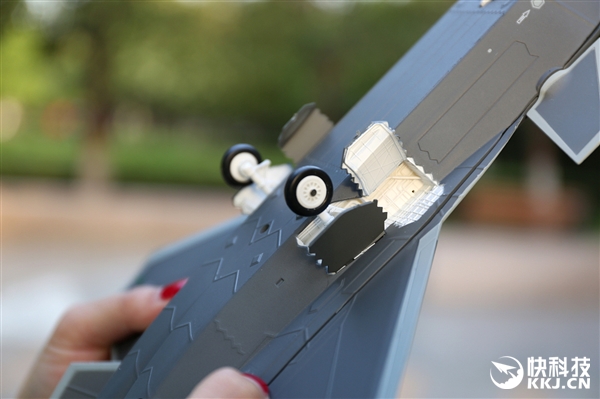 魅蓝E3歼-20典藏版开箱图赏：航模超霸气