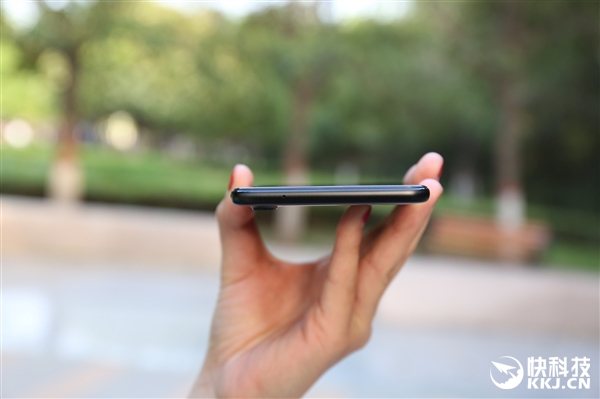 魅蓝E3歼-20典藏版开箱图赏：航模超霸气