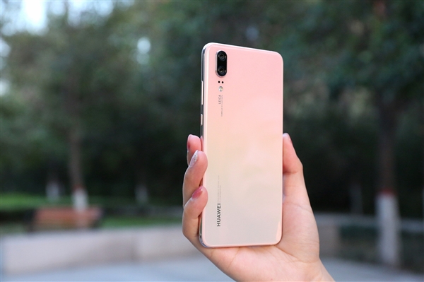 一季度中国智能机出货暴跌21%：小米逆势疯涨37%