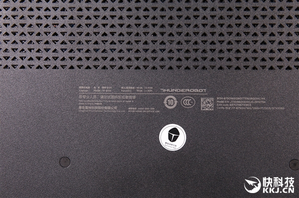 8代U+1060!雷神911M星耀版游戏本开箱图赏