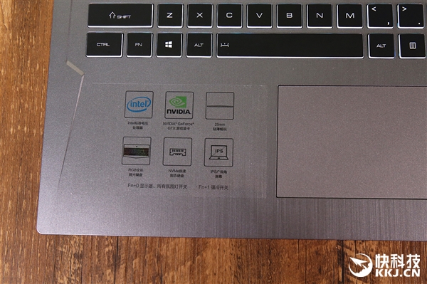 8代U+1060!雷神911M星耀版游戏本开箱图赏