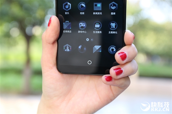 魅蓝E3歼-20典藏版开箱图赏：航模超霸气