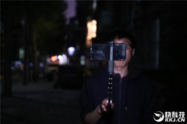 139元的拍照神物！荣耀月光棒自拍杆评测