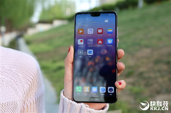 7000元！华为P20 Pro开箱图赏：渐变配色美呆了