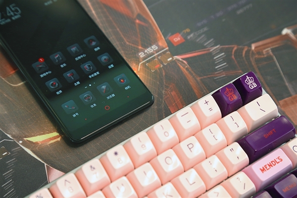 努比亚红魔游戏手机开箱：幻彩RGB灯带颜值赞