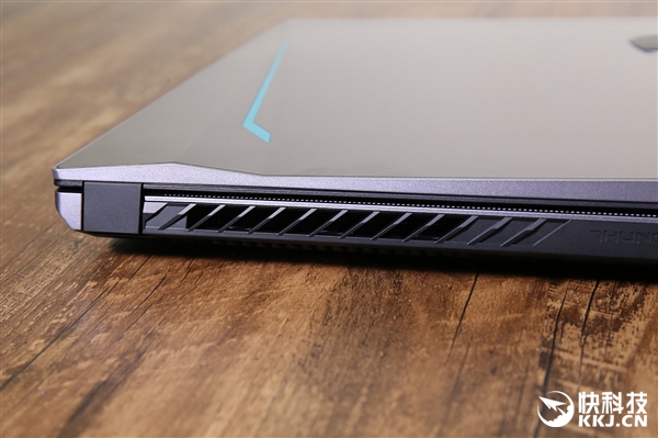 8代U+1060!雷神911M星耀版游戏本开箱图赏