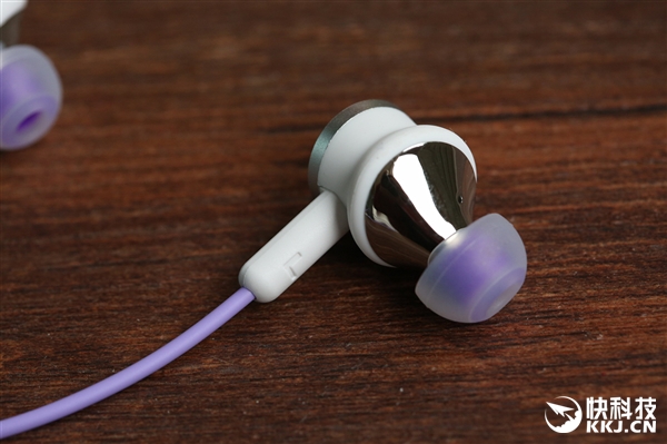 荣耀魔声耳机2宁静紫图赏：金标Hi-Res亮眼