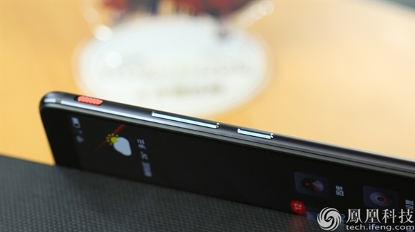 努比亚红魔游戏手机图赏：背后1680万色“跑马灯”感受下