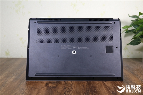 8代U+1060!雷神911M星耀版游戏本开箱图赏