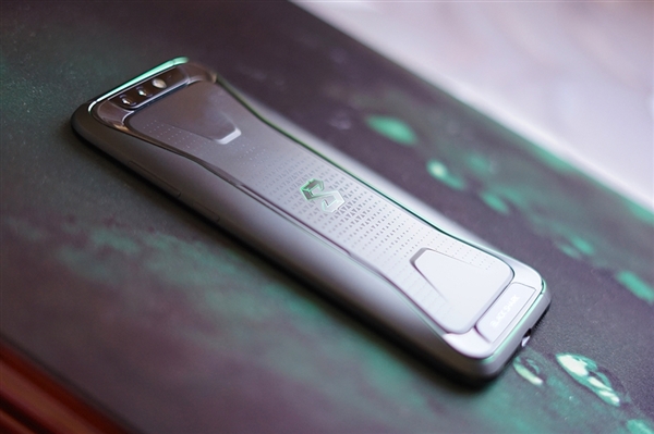 颜值出众！黑鲨游戏手机图赏：来感受下