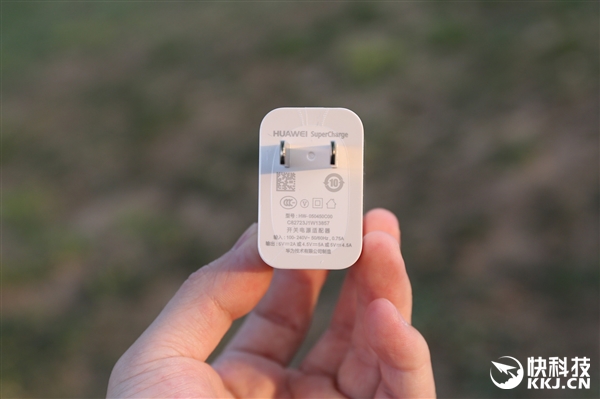 7000元！华为P20 Pro开箱图赏：渐变配色美呆了