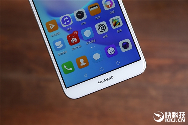 1099元！华为畅享8e开箱图赏：边框如此闪亮