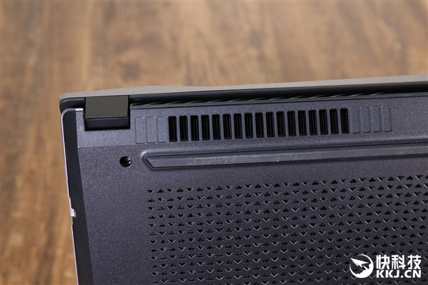 8代U+1060!雷神911M星耀版游戏本开箱图赏