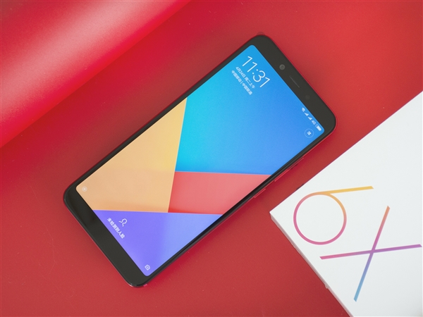 小米6X开箱图赏:“杨柳腰”设计握感上佳