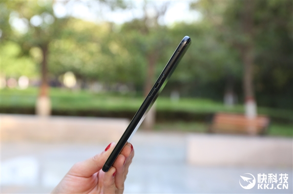 魅蓝E3歼-20典藏版开箱图赏：航模超霸气