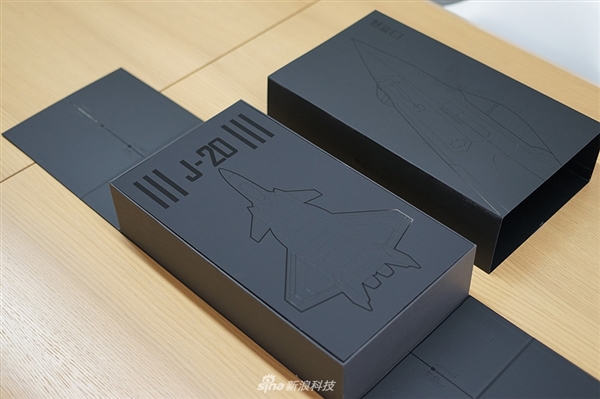 魅蓝E3歼-20定制典藏版开箱：颜值爆表