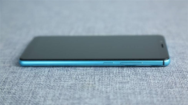 努比亚Z18mini图赏：5.2寸手感 颜值大赞