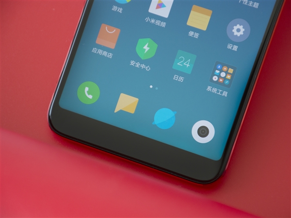 小米6X开箱图赏:“杨柳腰”设计握感上佳