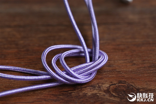 荣耀魔声耳机2宁静紫图赏：金标Hi-Res亮眼