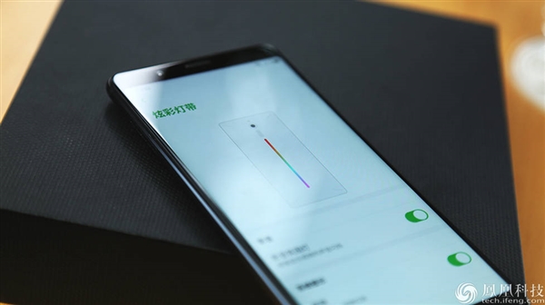 努比亚红魔游戏手机图赏：背后1680万色“跑马灯”感受下