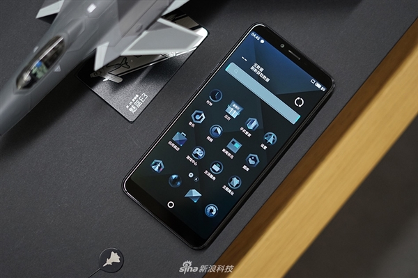 魅蓝E3歼-20定制典藏版开箱：颜值爆表